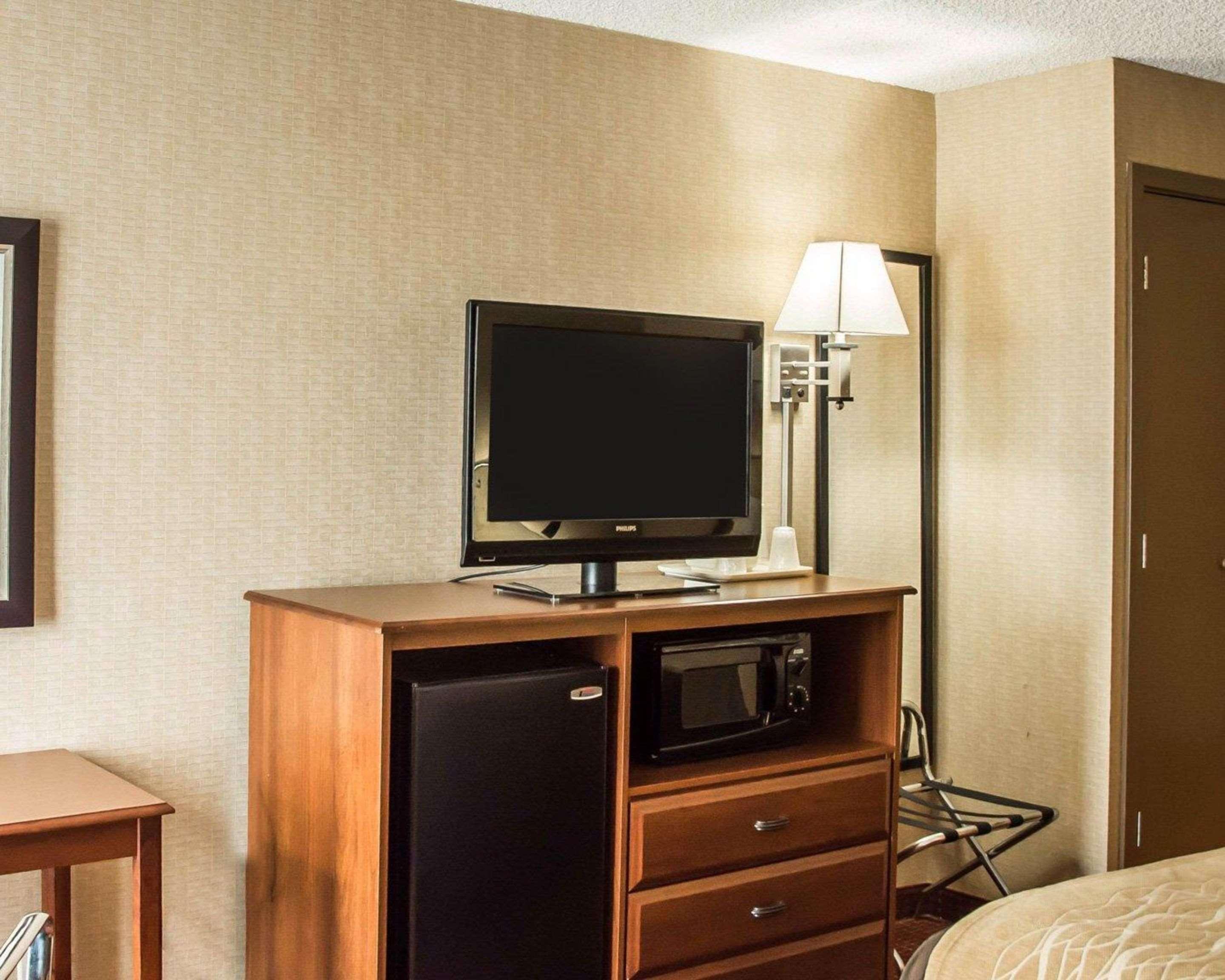 Quality Inn Springboro West Exterior photo