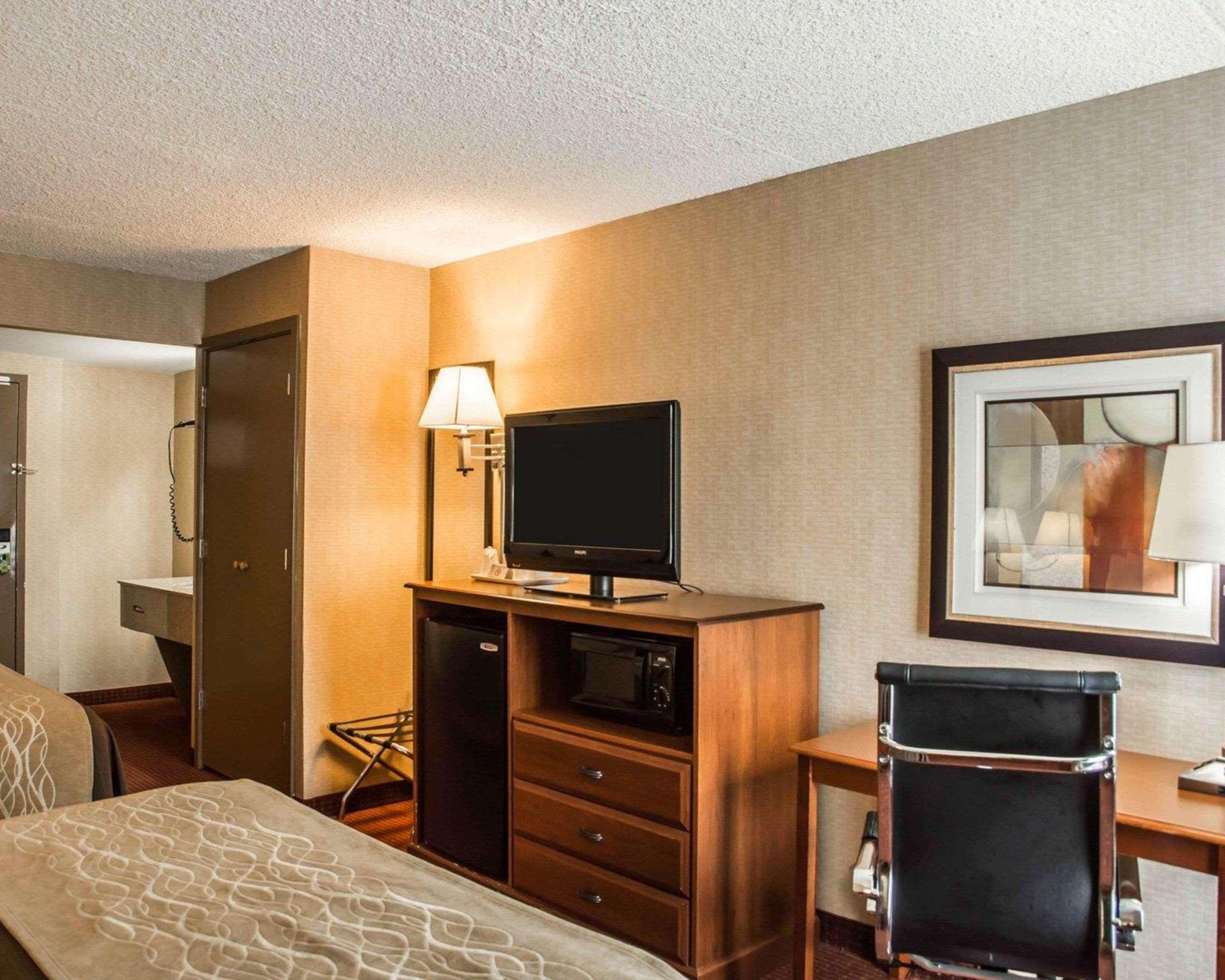 Quality Inn Springboro West Exterior photo