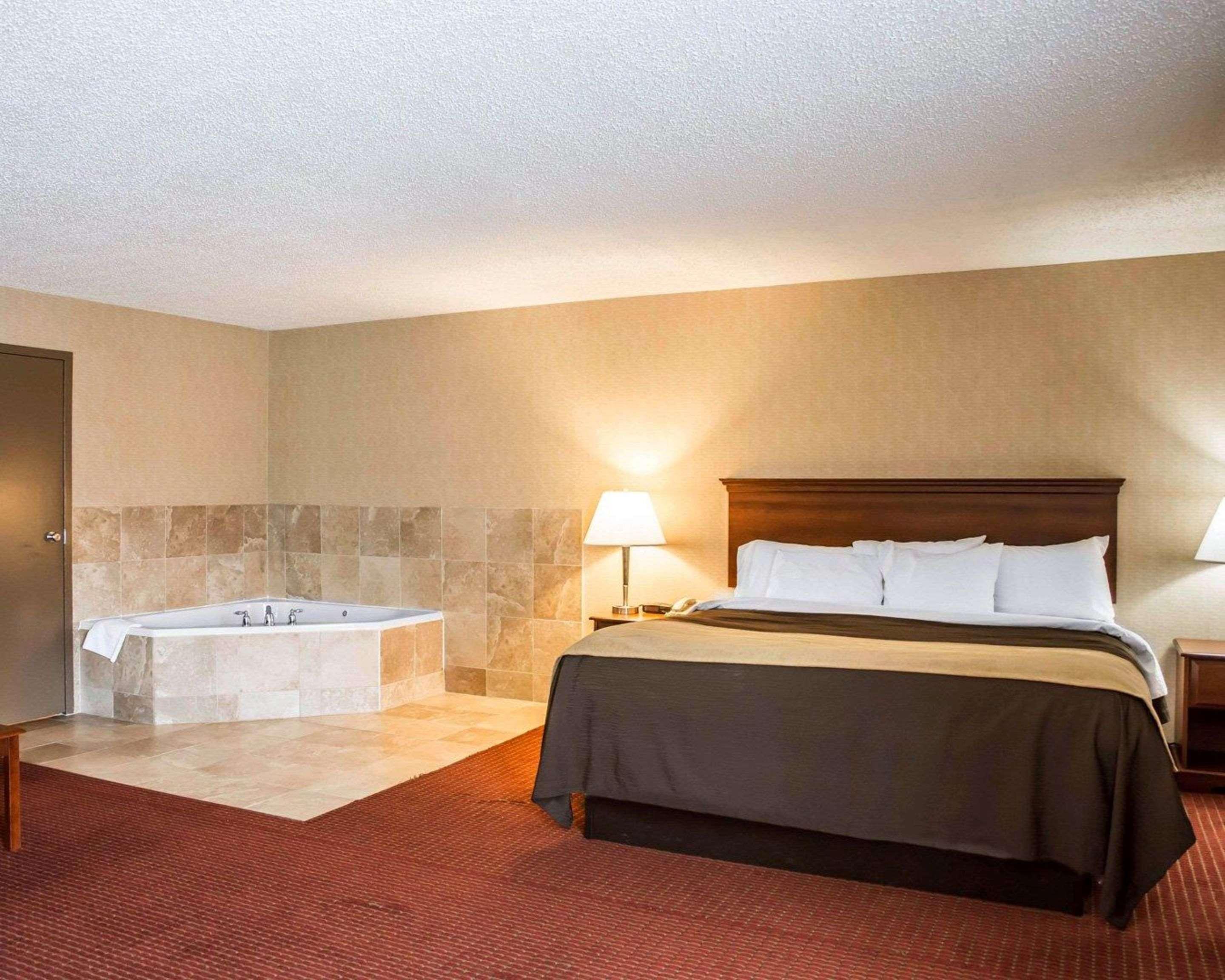 Quality Inn Springboro West Exterior photo