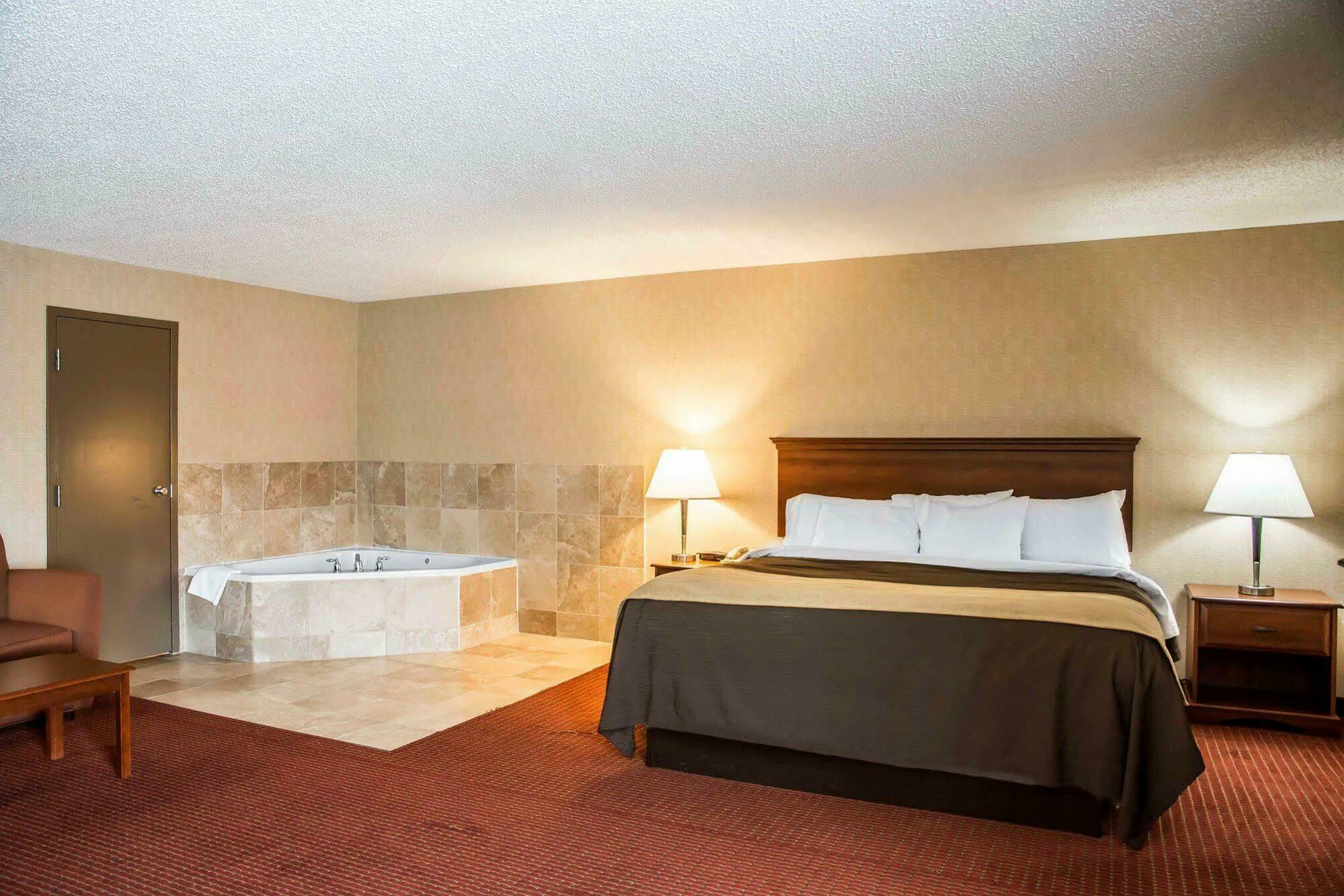 Quality Inn Springboro West Exterior photo