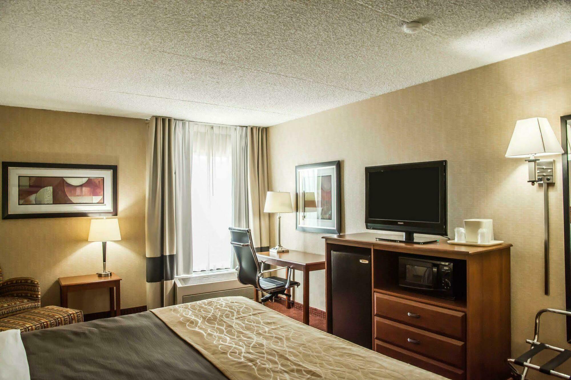 Quality Inn Springboro West Exterior photo