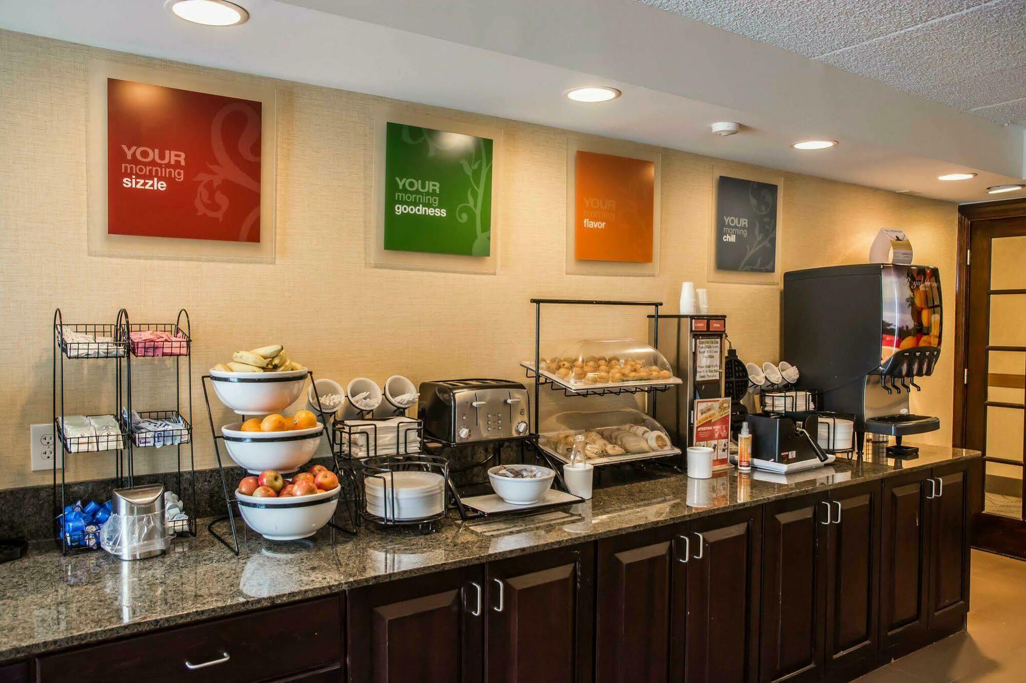 Quality Inn Springboro West Exterior photo
